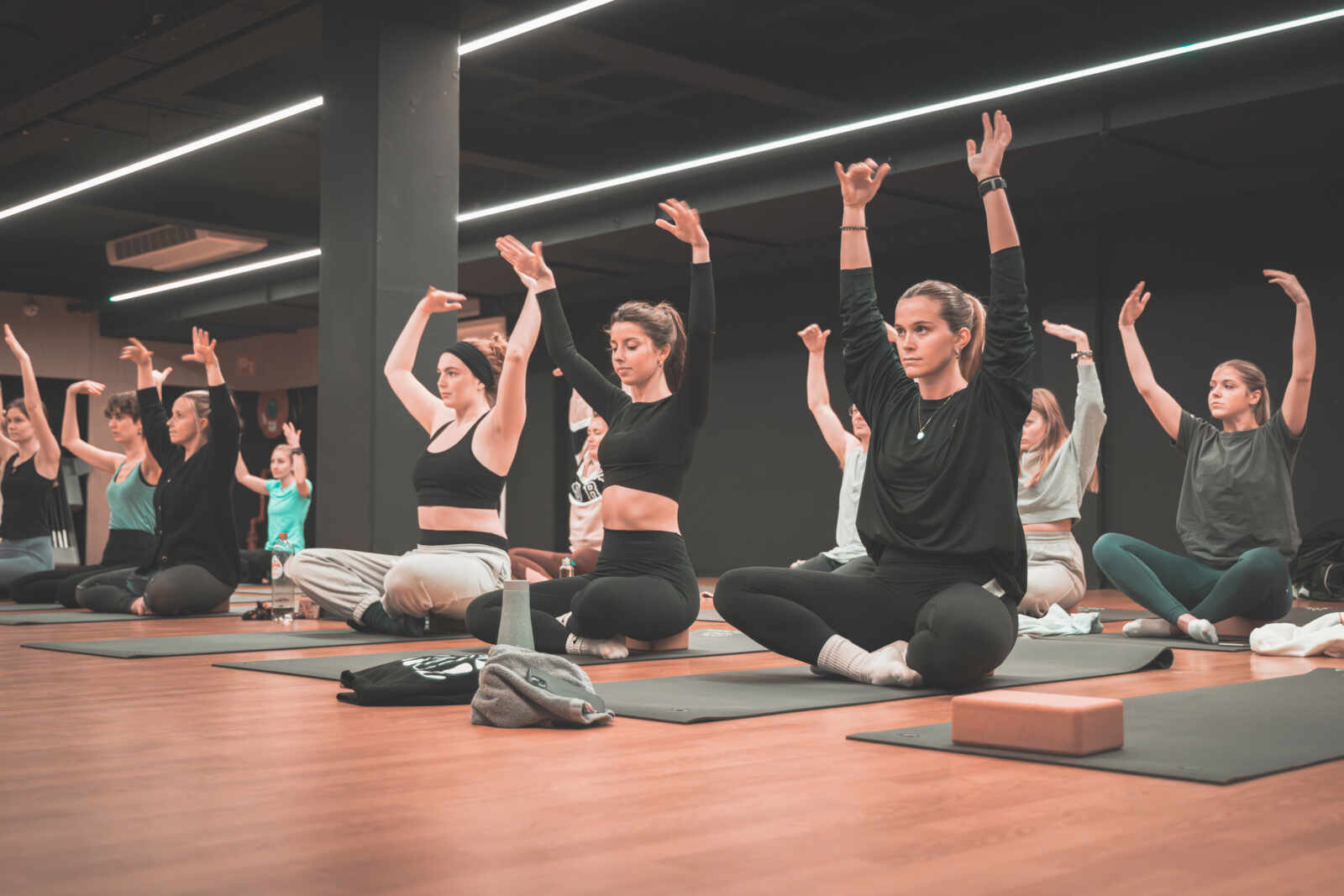 Yoga groepsles in de Jims Club